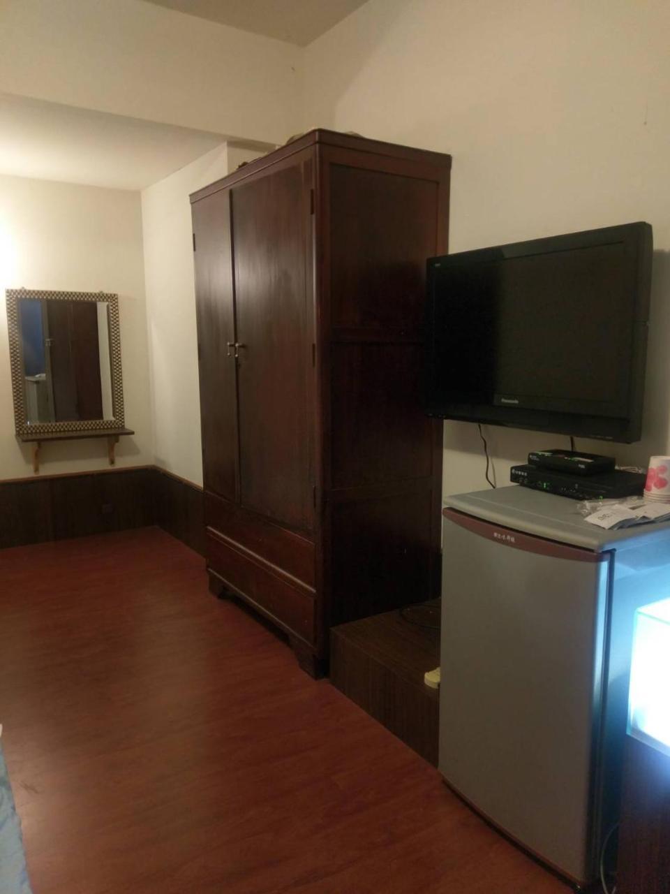 Hua Bin Hotel Yilan Esterno foto
