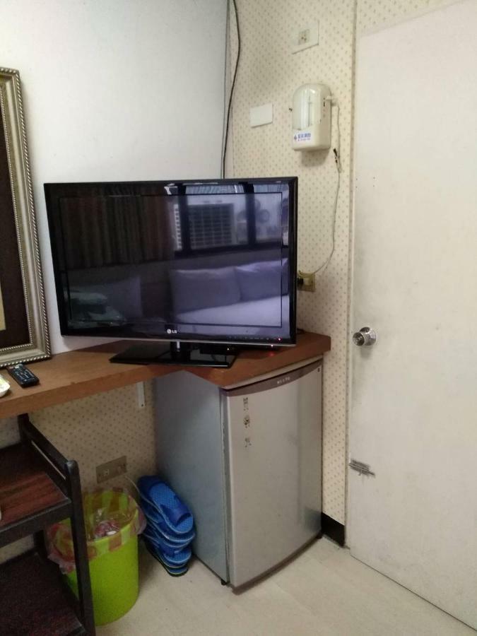 Hua Bin Hotel Yilan Esterno foto
