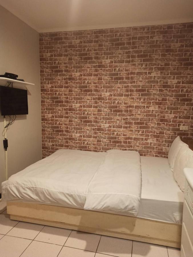 Hua Bin Hotel Yilan Esterno foto