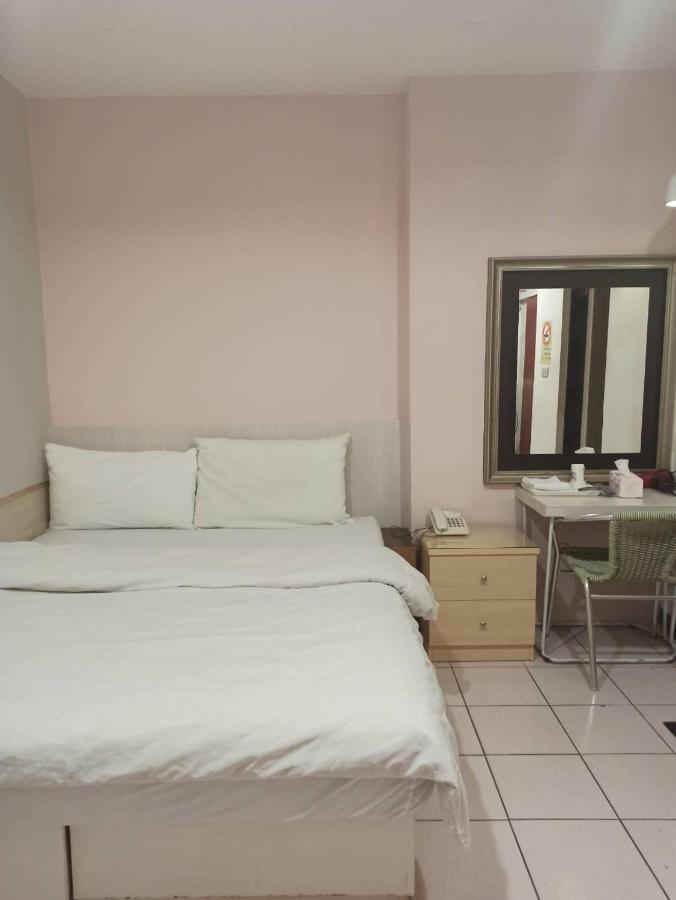 Hua Bin Hotel Yilan Esterno foto