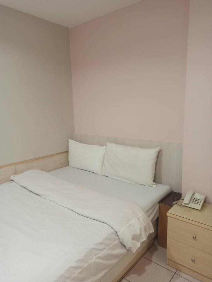 Hua Bin Hotel Yilan Esterno foto